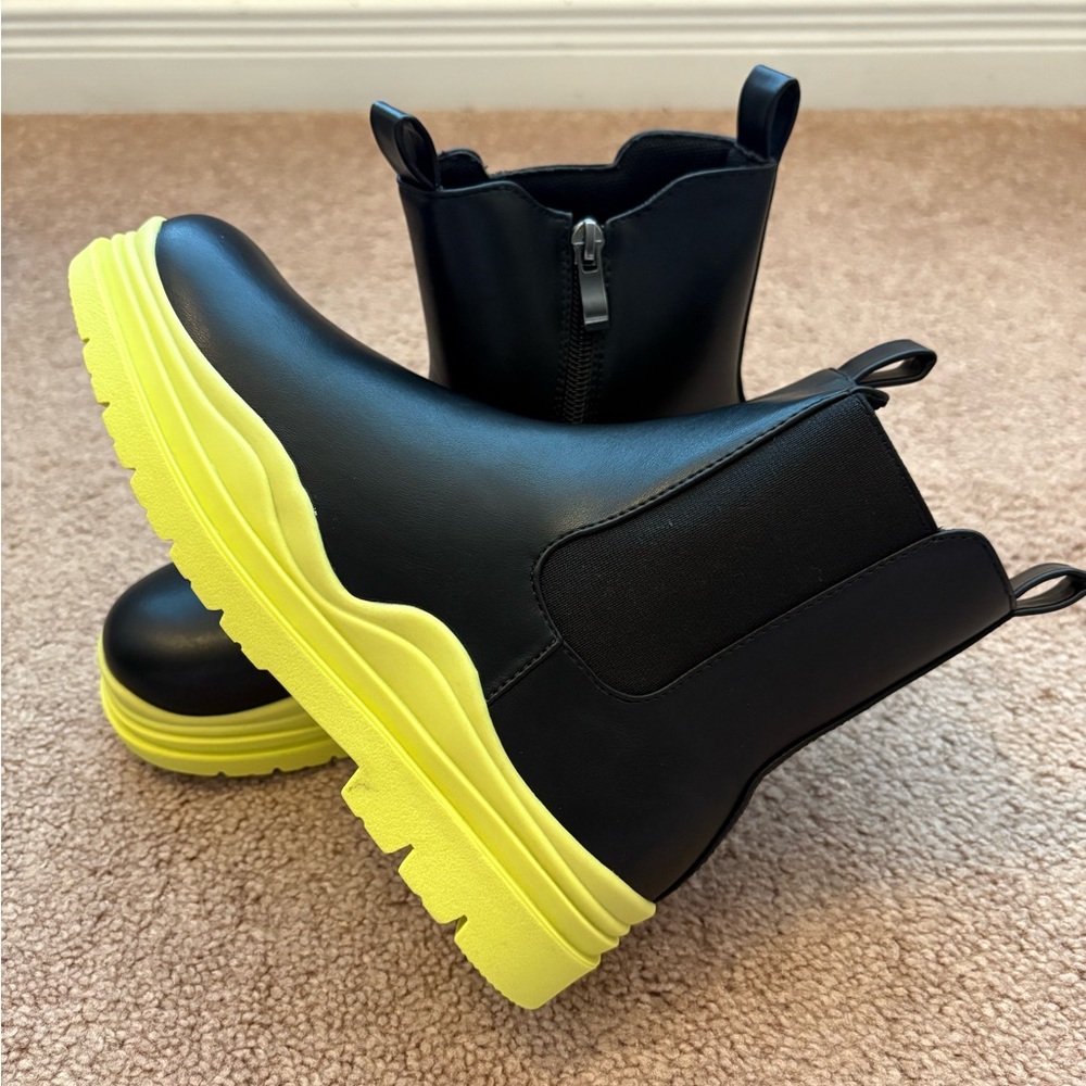 Brand new, Bebo Kids Chelsea Boots, size 5.